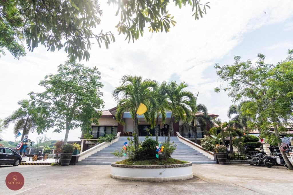 Quezon Premier Hotel - Candelaria Candelaria  Εξωτερικό φωτογραφία